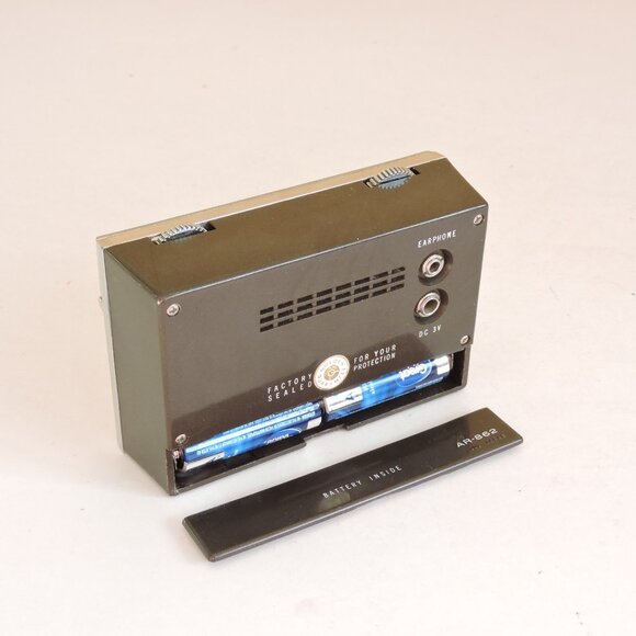 Vintage 1970's Aiwa 10 Transistor Radio With Leather Case - Size 5" x 3" - Picture 6 of 9